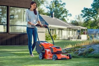 P525D Commercial Front Mower - view 5